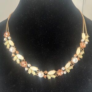 Elegant Gold and Pearl Floral Necklace